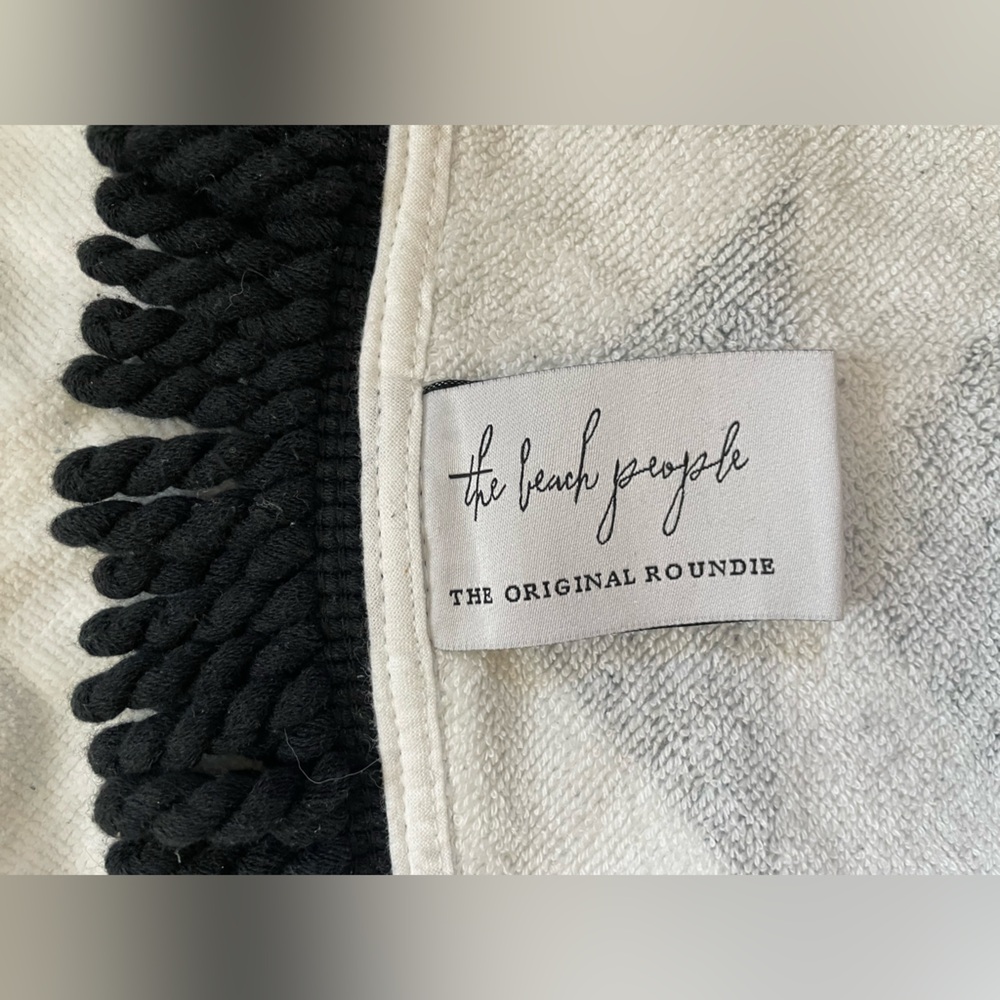 The Beach People Round 60” Cotton Beach Towel - Picture 4 of 4